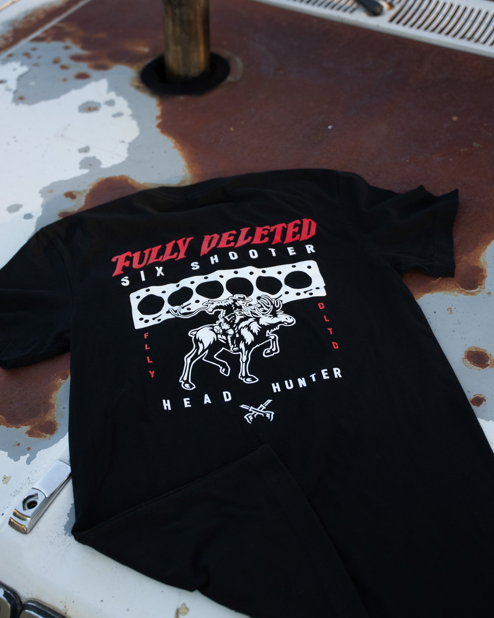 SIX SHOOTER : PREMIUM T-SHIRT